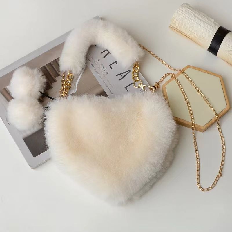 New Plush Love Handbag Crossbody Bag Fashion Peach Heart Chain Bag Single Shoulder Bag Crossbody Bag Heart shaped Bag Gifts to Girlfriends