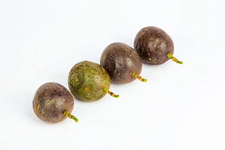 Nyahururu Black Passionfruit - 500g / Approx.8 Pieces
