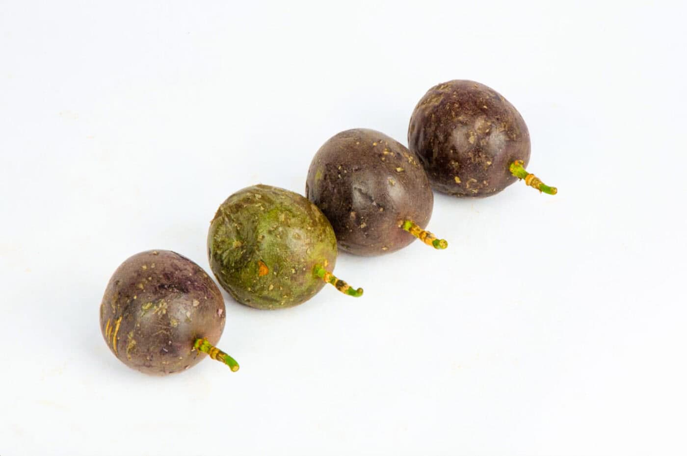 Nyahururu Black Passionfruit – 500g / Approx.8 Pieces