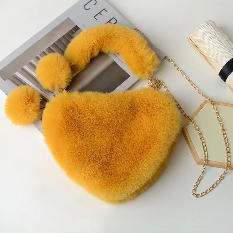 New Plush Love Handbag Crossbody Bag Fashion Peach Heart Chain Bag Single Shoulder Bag Crossbody Bag Heart shaped Bag Gifts to Girlfriends